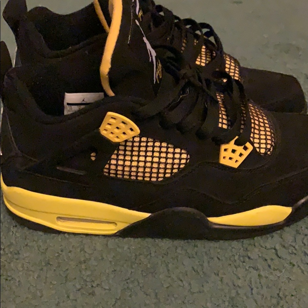 Jordan 4 thunder